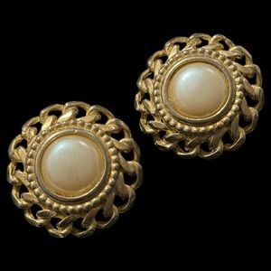✨Beautiful Vintage Pearl Clip On Earrings